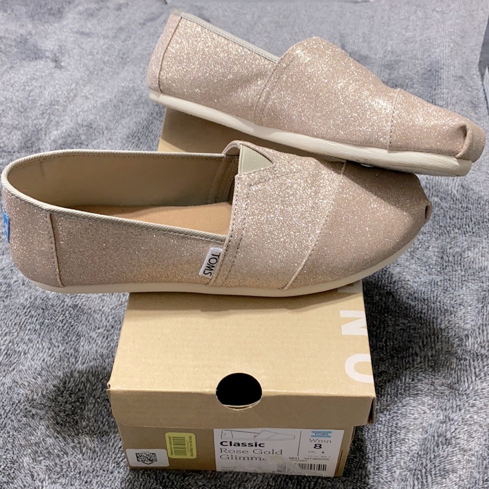 Excellent condition Rose Gold Glimmer Toms loafers. Worn once and put in box!
